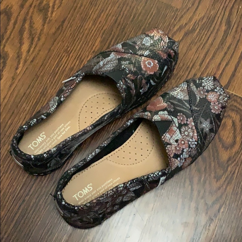 LIKE NEW TOMS Floral Print Suede Espadrilles